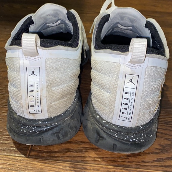 Jordan Trainer SZ 10. Black / white / gold / white spotted - Picture 4 of 6